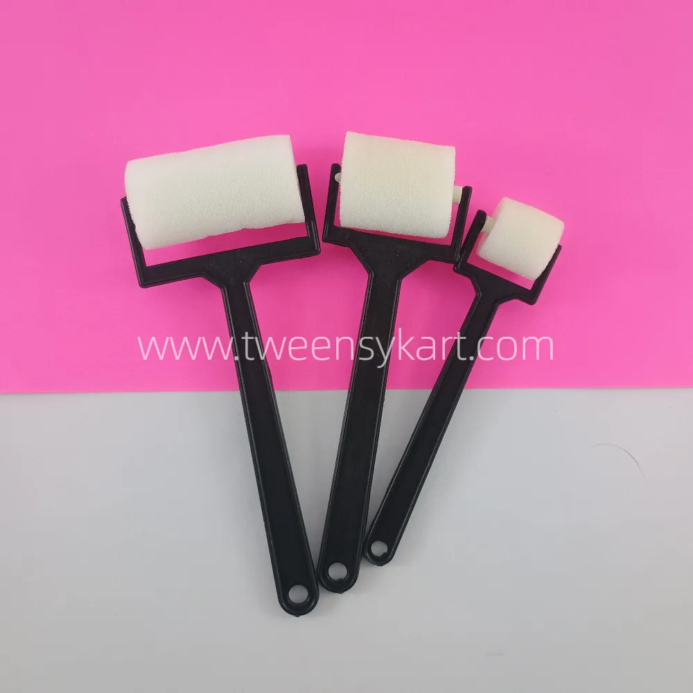 White Roller Sponge With Black Holder